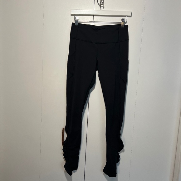 Lululemon leggings with pockets - Black - Size 6 - Picture 4 of 5